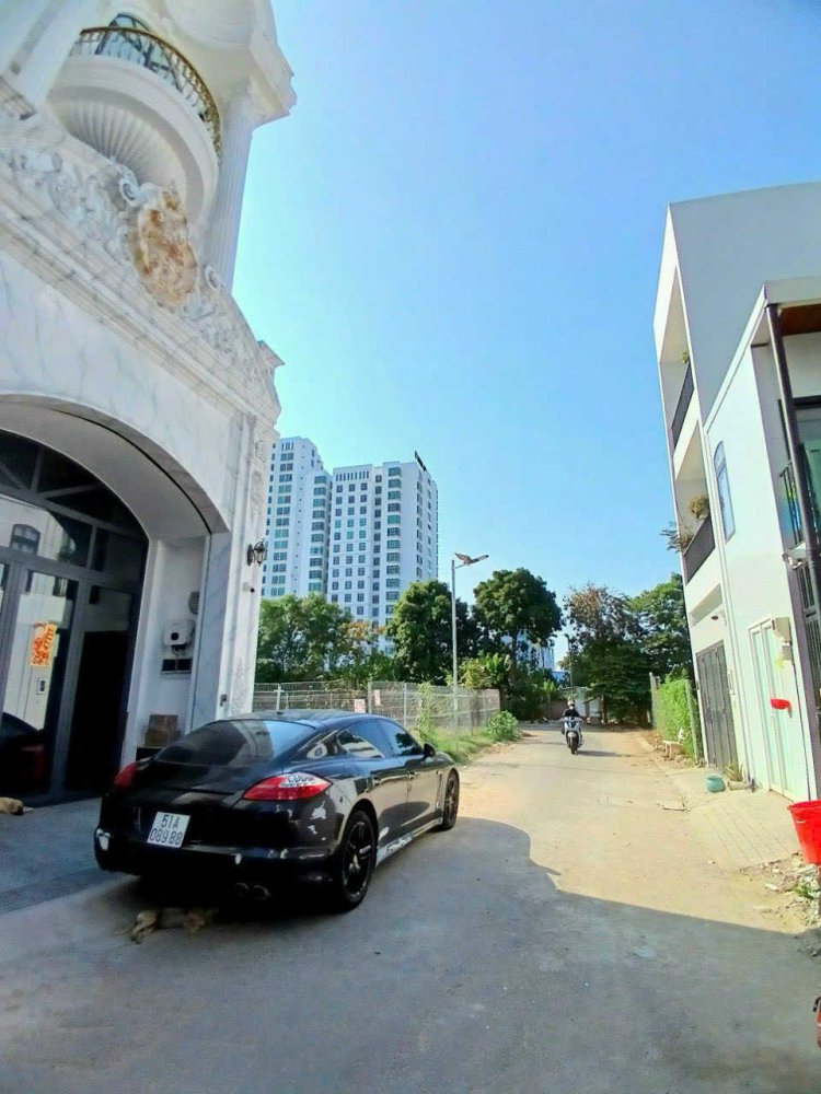 68m² Land in District 7, Vietnam No. 19899