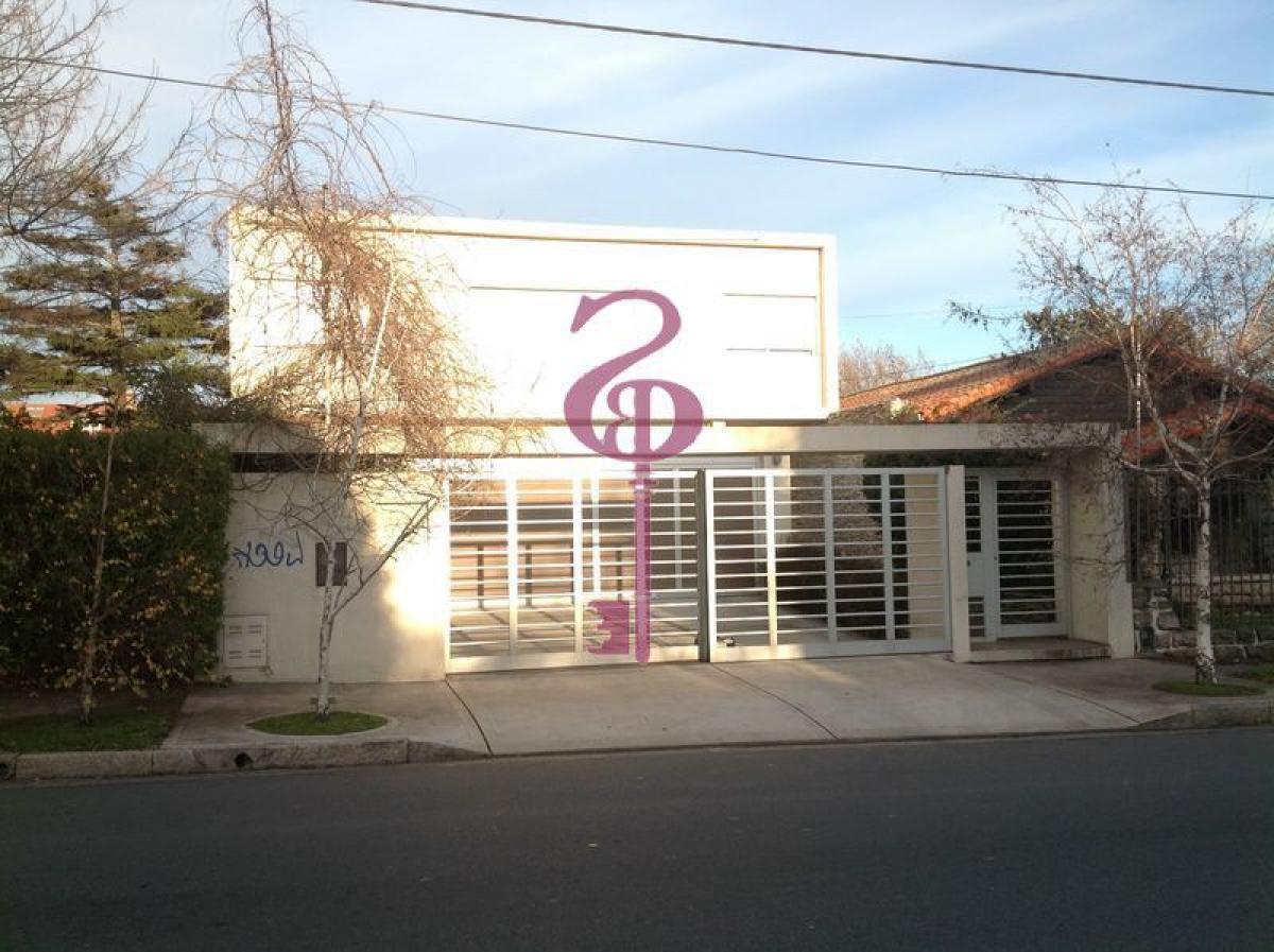 4 bedrooms House in Mar del Plata, Argentina No. 90866