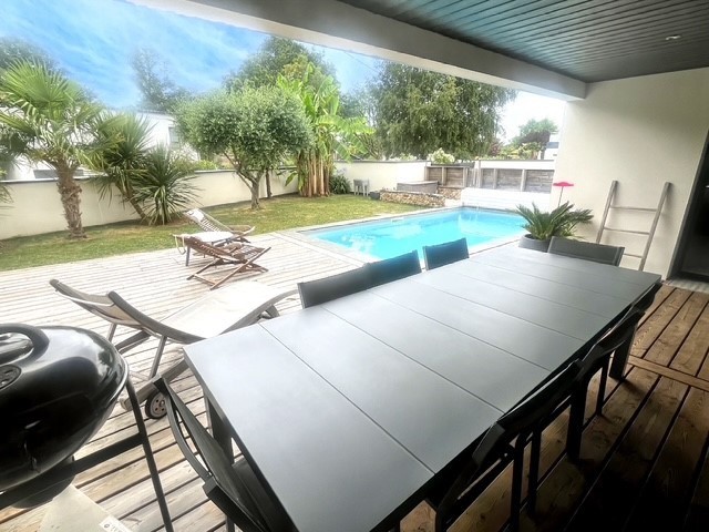 4 bedrooms Villa in Saint-Ave, France No. 298075