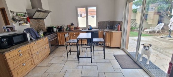 Villa de 4 dormitorios en Port-de-Bouc, France No. 185855 3