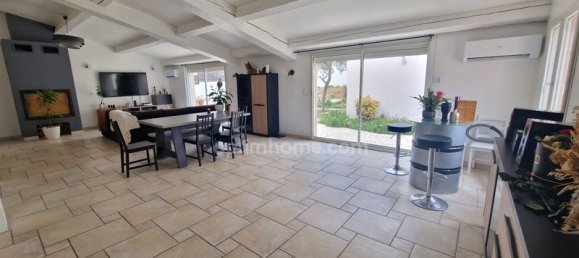 Villa de 4 dormitorios en Port-de-Bouc, France No. 185855 19