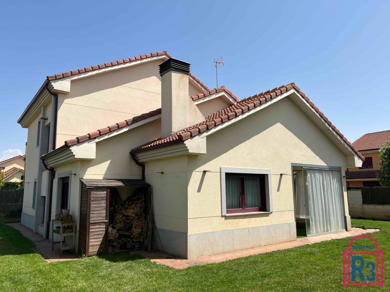 4 غرف نوم منزل في Villaquilambre, Spain رقم 142815