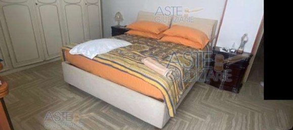 5 rooms Apartment in Portici, Italy No. 10982 8