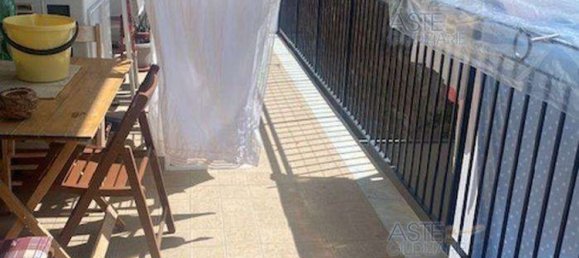 5 rooms Apartment in Portici, Italy No. 10982 4