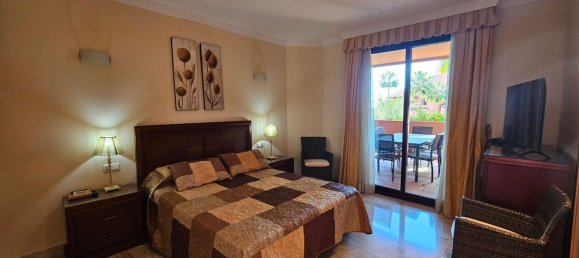 Apartamento de 3 dormitorios en Estepona, Spain No. 53011 32