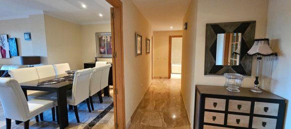 Apartamento de 3 dormitorios en Estepona, Spain No. 53011 27