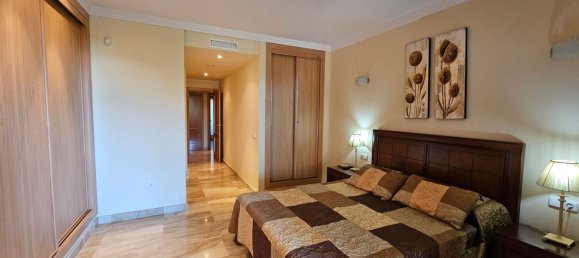 Apartamento de 3 dormitorios en Estepona, Spain No. 53011 35
