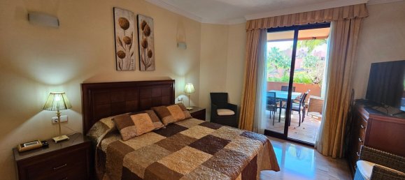 Apartamento de 3 dormitorios en Estepona, Spain No. 53011 42