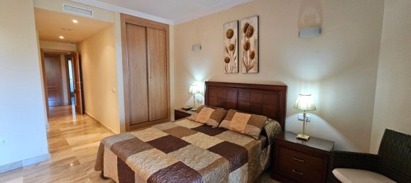 Apartamento de 3 dormitorios en Estepona, Spain No. 53011 33