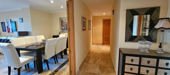 Apartamento de 3 dormitorios en Estepona, Spain No. 53011 28