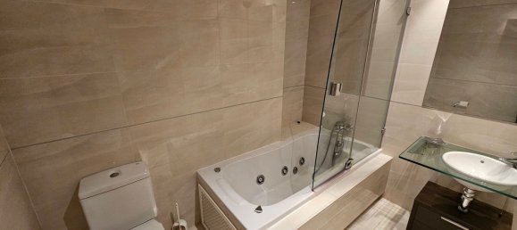 Apartamento de 3 dormitorios en Estepona, Spain No. 53011 48