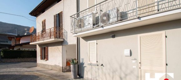 2 bedrooms House in Corte Franca, Italy No. 236404 2