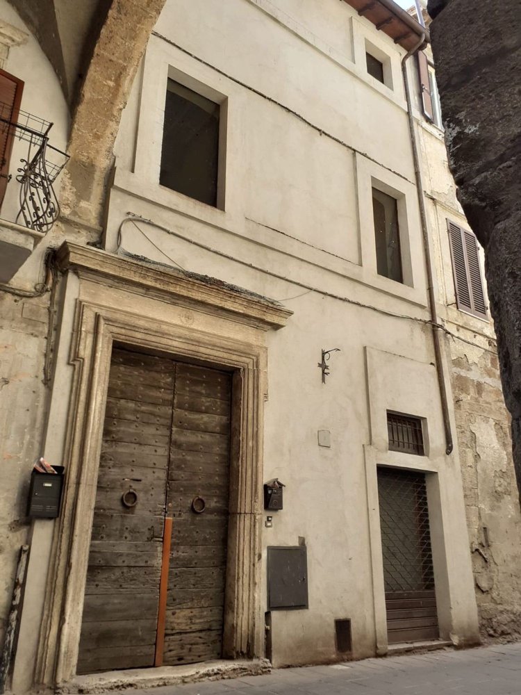 Estudio en Orte, Italy No. 84930