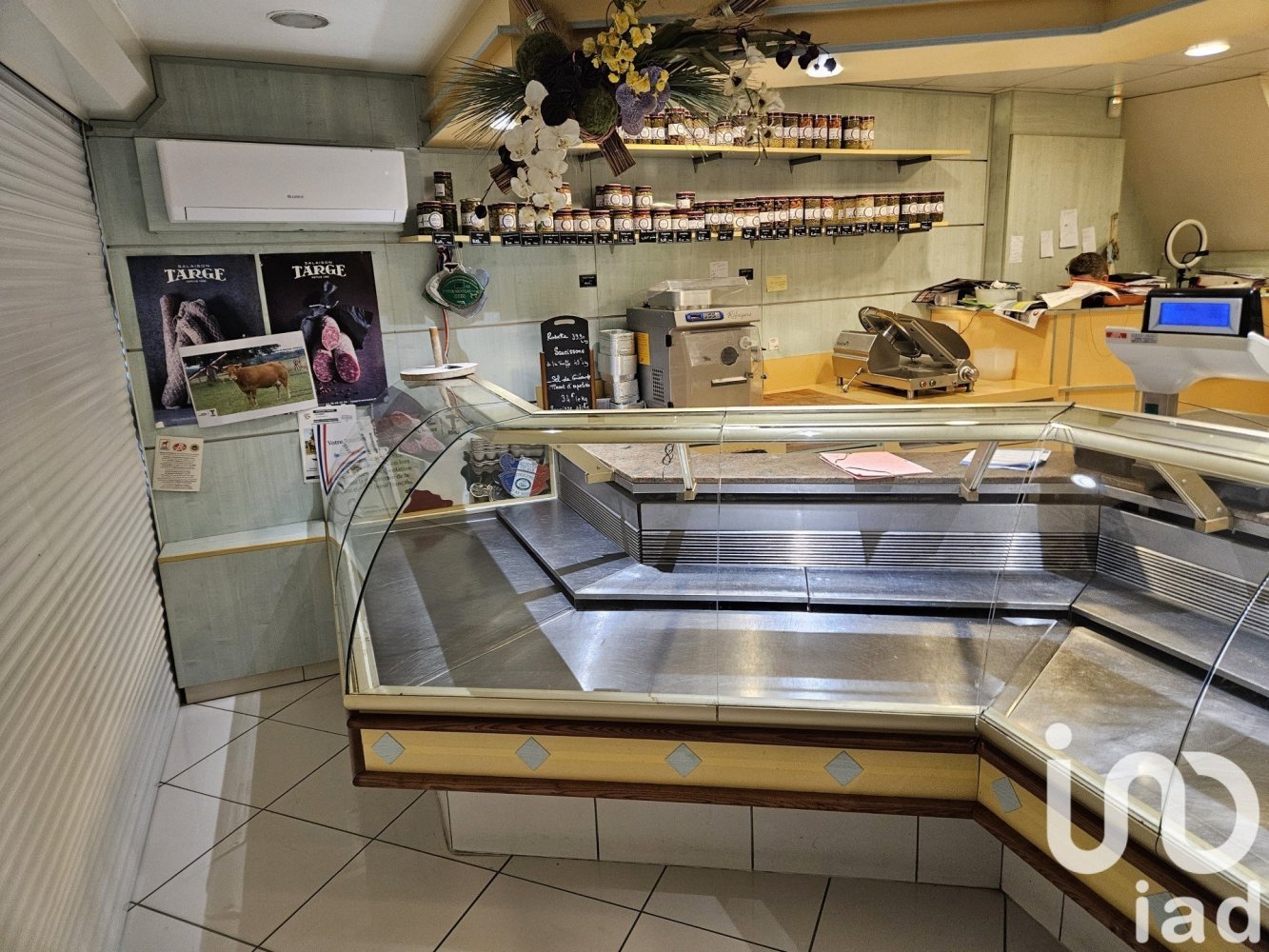 475m² Building in Huisseau-sur-Mauves, France No. 226124