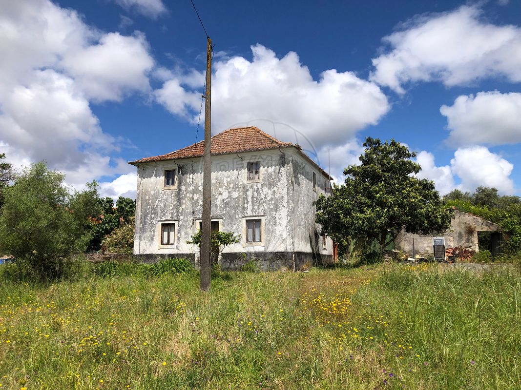 Casa de 4 dormitorios en Granja do Ulmeiro, Portugal No. 35535