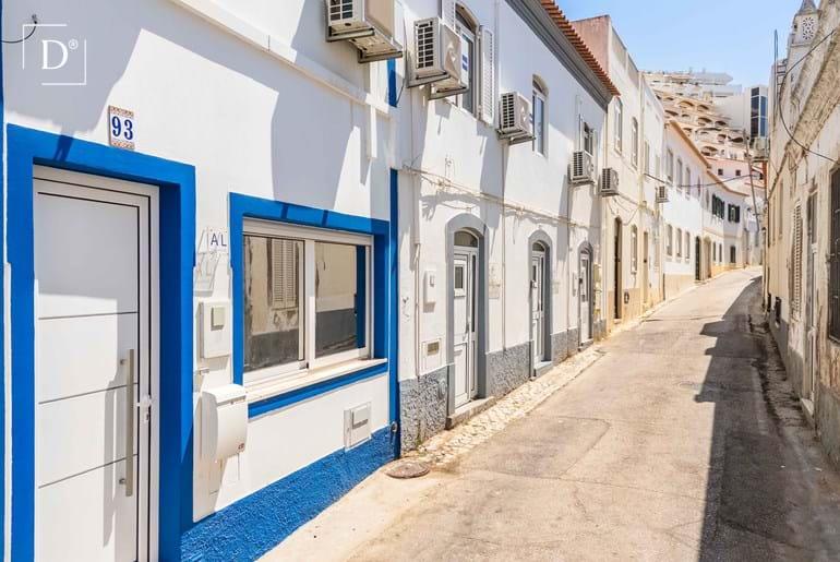 3 bedrooms Commercial property in Albufeira, Portugal No. 240980