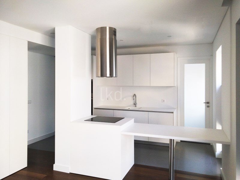 4 bedrooms Apartment in Porto, Portugal No. 78640