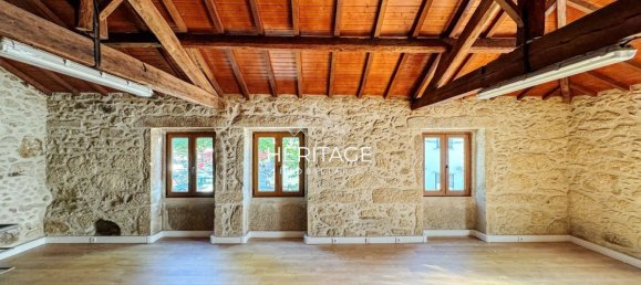 141m² Commercial property in Viana do Castelo, Portugal No. 241884 2