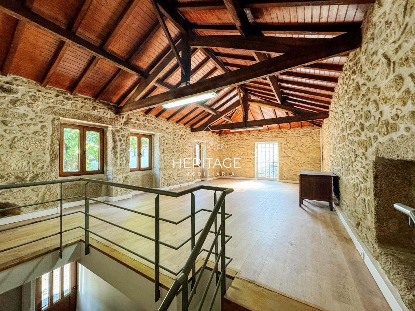 141m² Commercial property in Viana do Castelo, Portugal No. 241884