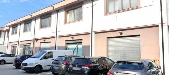 Коммерческая недвижимость с 6 комнатами в Чивитанова Марке, Италия № 328135 18