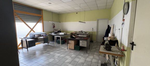 Коммерческая недвижимость с 6 комнатами в Чивитанова Марке, Италия № 328135 13