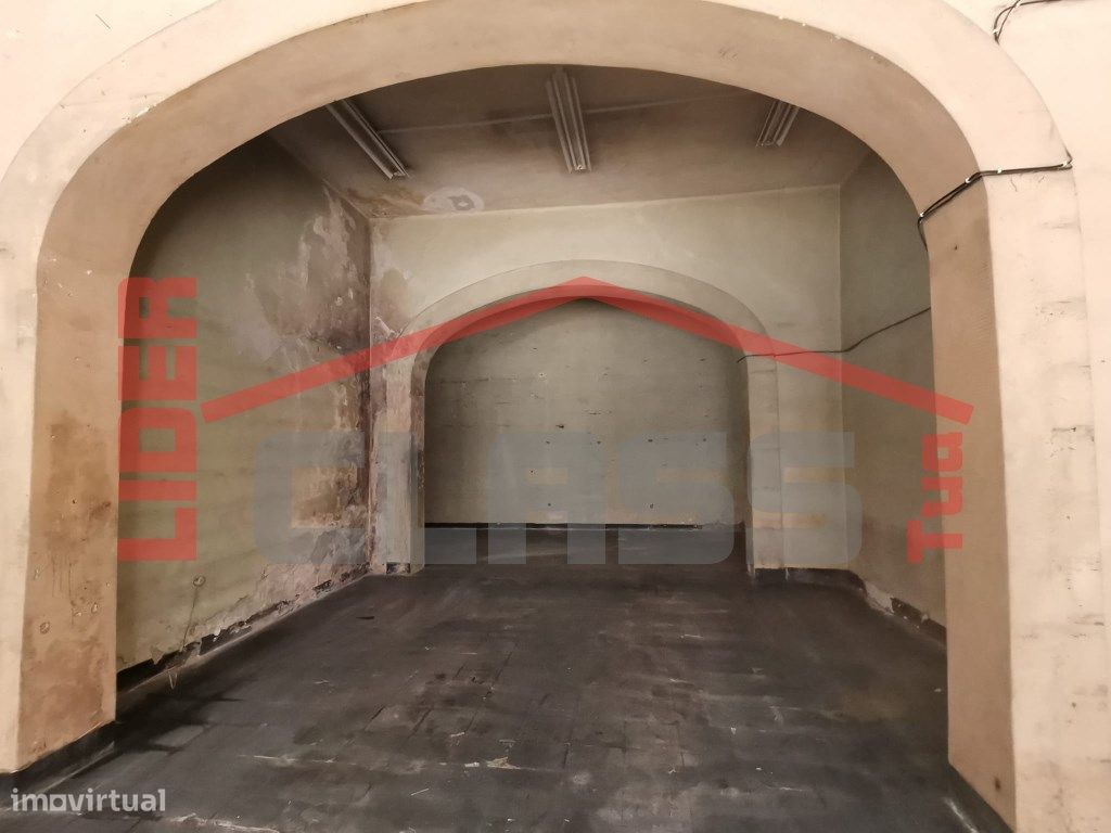 Propriété commerciale à Mirandela, Portugal 100m² No. 294268