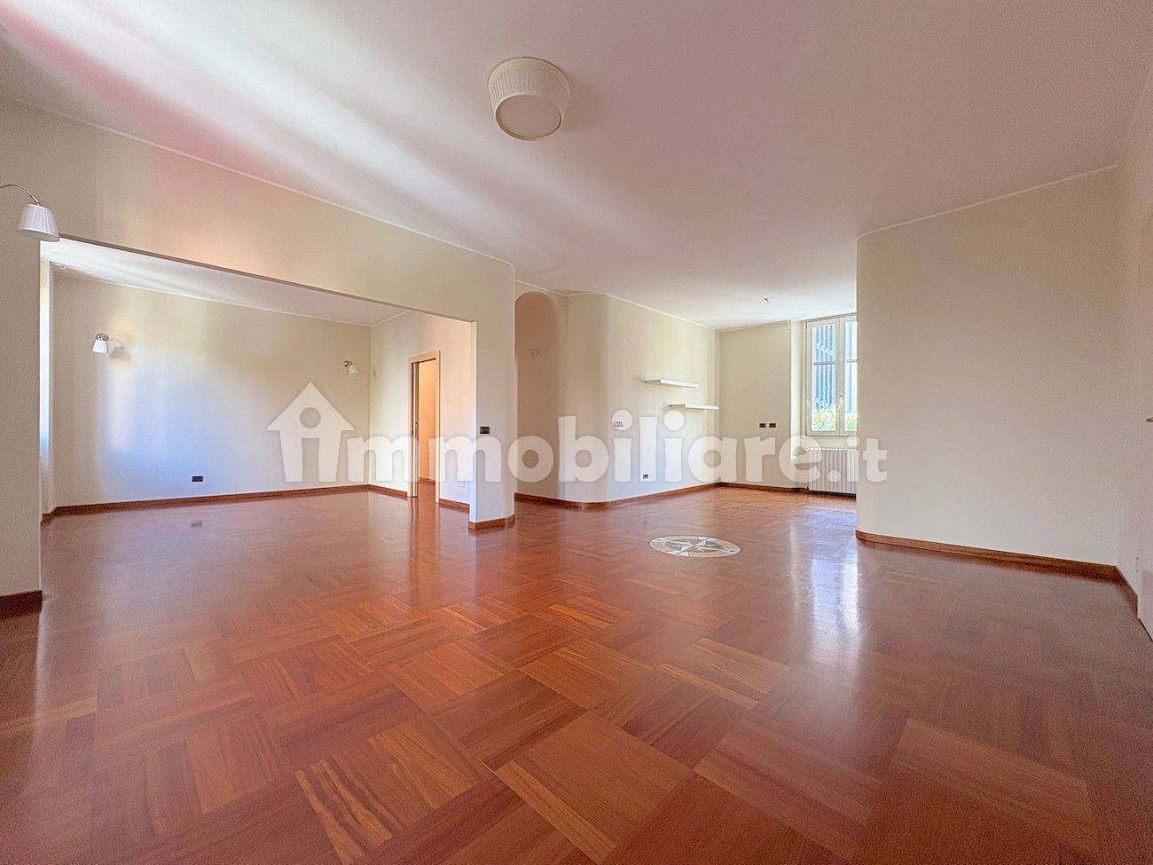 Apartamento T3 em Monza, Italy N.º 337470
