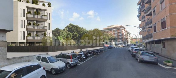 2 bedrooms Apartment in Rome, Italy No. 10083 2