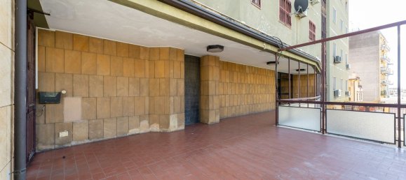 5 bedrooms Apartment in Catania, Italy No. 313240 3