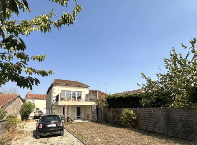 Moradia em banda T2 em Charente, France N.º 327842