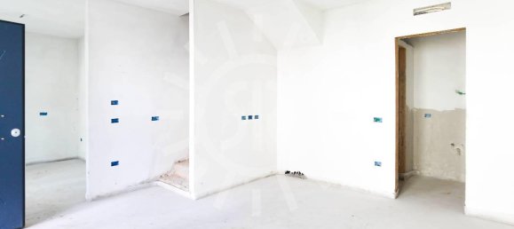 Дом с 4 комнатами в Конселиче, Италия № 1799 2