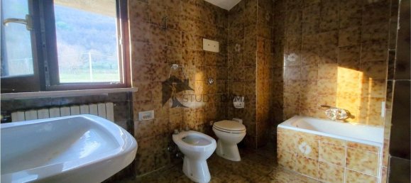 Дом с 11 комнатами в Боттичино, Италия № 164216 27