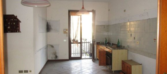 7-salle Appartement à Burago di Molgora, Italy No. 4126 2