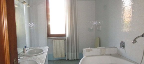 7-salle Appartement à Burago di Molgora, Italy No. 4126 5