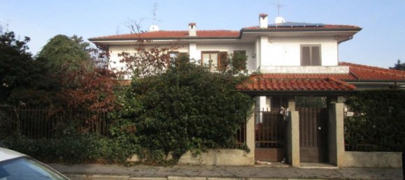 7-salle Appartement à Burago di Molgora, Italy No. 4126 13