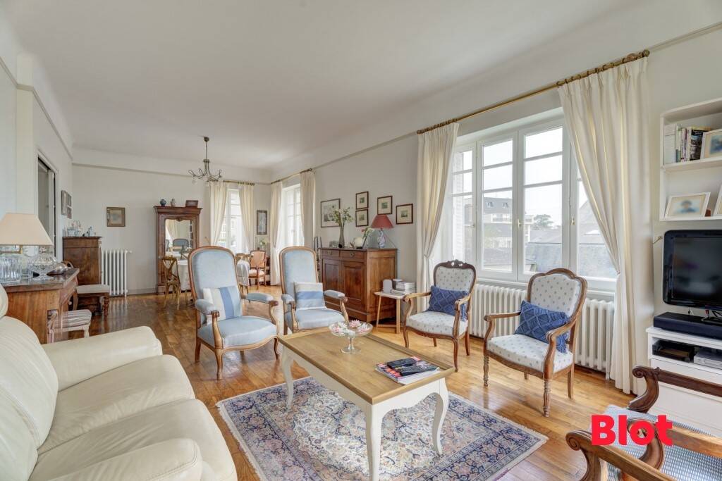 6 bedrooms Villa in Dinard, France No. 203089