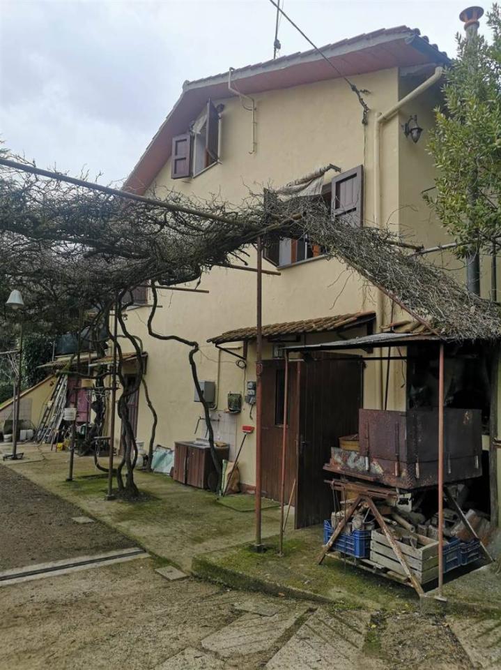 3 rooms House in San Giovanni Valdarno, Italy No. 29756