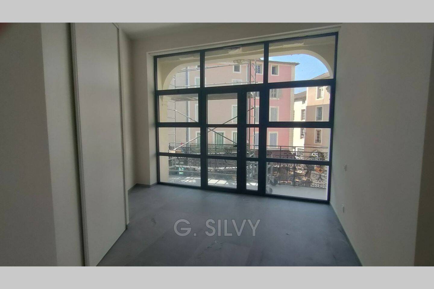 3 bedrooms Apartment in Orange, France No. 358627