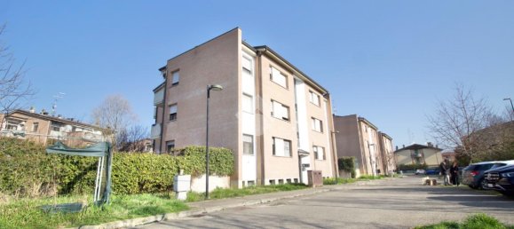 3 rooms Apartment in Reggio Emilia, Italy No. 13734 42