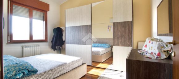 3 rooms Apartment in Reggio Emilia, Italy No. 13734 29
