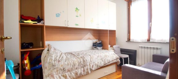 3 rooms Apartment in Reggio Emilia, Italy No. 13734 32