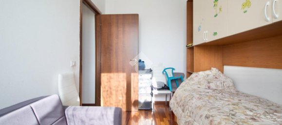 3 rooms Apartment in Reggio Emilia, Italy No. 13734 23