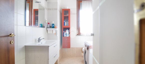 3 rooms Apartment in Reggio Emilia, Italy No. 13734 35