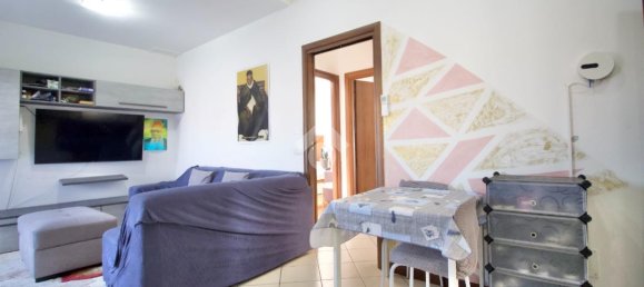 3 rooms Apartment in Reggio Emilia, Italy No. 13734 7