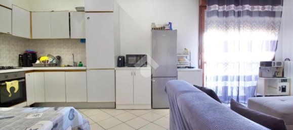 3 rooms Apartment in Reggio Emilia, Italy No. 13734 10