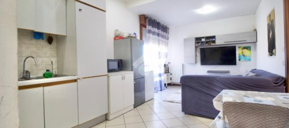 3 rooms Apartment in Reggio Emilia, Italy No. 13734 18