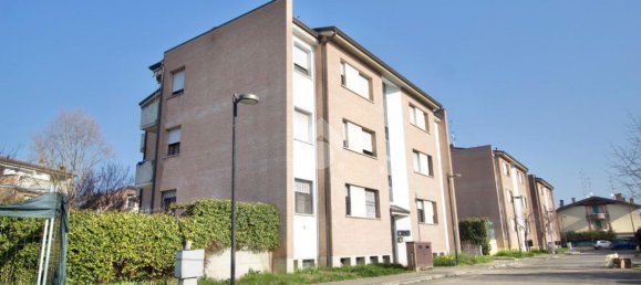 3 rooms Apartment in Reggio Emilia, Italy No. 13734 40