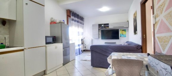 3 rooms Apartment in Reggio Emilia, Italy No. 13734 15