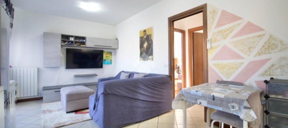 3 rooms Apartment in Reggio Emilia, Italy No. 13734 8