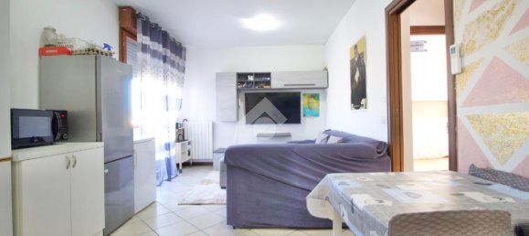 3 rooms Apartment in Reggio Emilia, Italy No. 13734 19